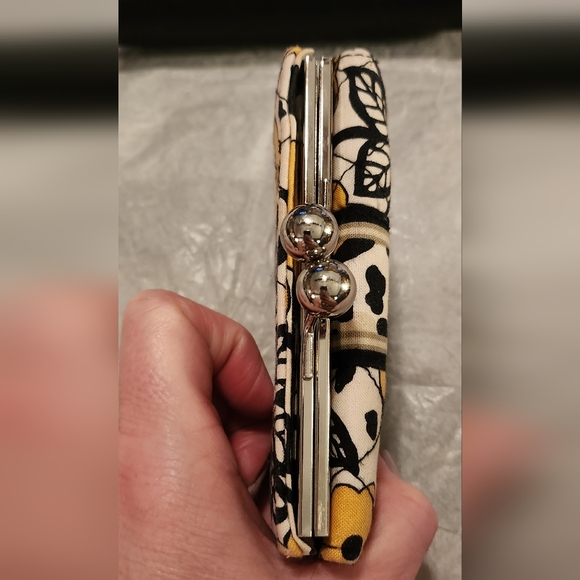 Vera Bradley Quilted Snap Lock Bi-Fold Wallet 5 X 3.5 - Picture 5 of 13